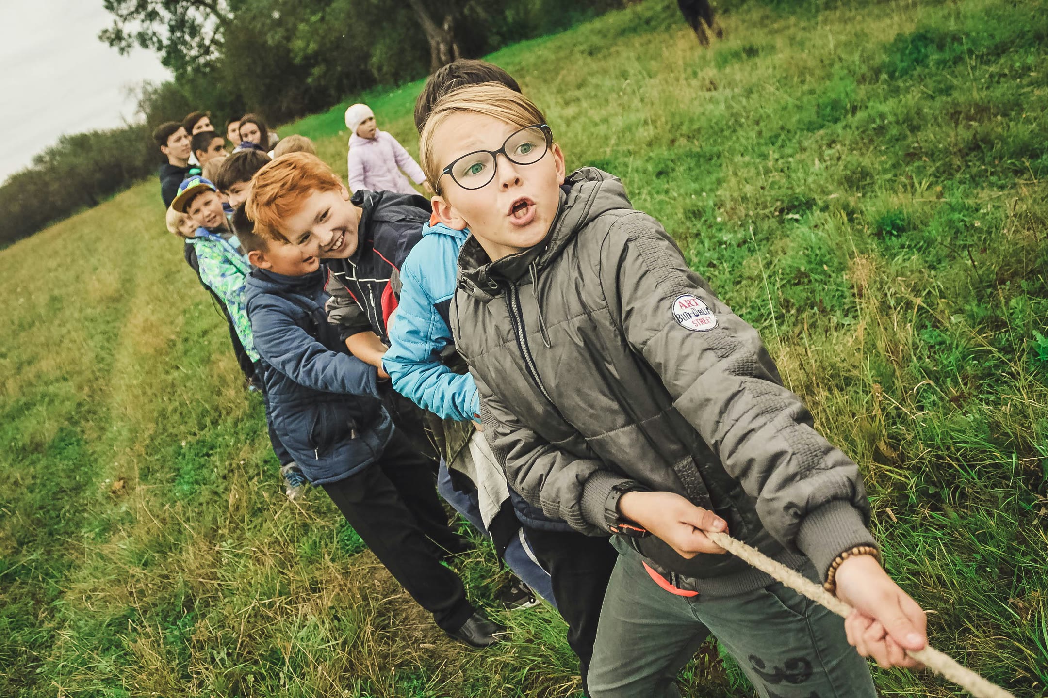 anna-samoylova-w55SpMmoPgE-unsplash-optimized Children playing tug of war